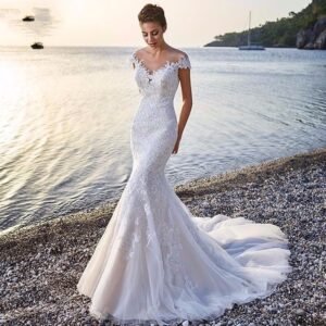white-trailing-perspective-backless-lace-wedding-dress